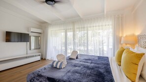 2 bedrooms, iron/ironing board, internet, bed sheets - Absolute Beachfront at Four Mile Beach (PORT DOUGLAS)