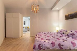 2 habitaciones, insonorización y tabla de planchar con plancha