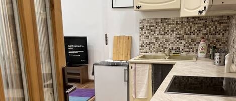 Herdplatte, Wasserkocher, Toaster, Kochgeschirr/Geschirr/Besteck