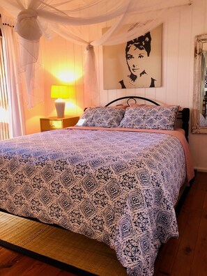 2 bedrooms, iron/ironing board, bed sheets