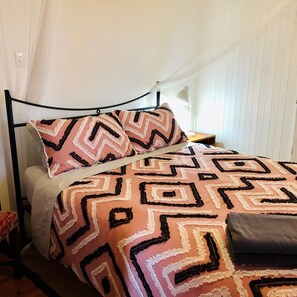 2 bedrooms, iron/ironing board, bed sheets