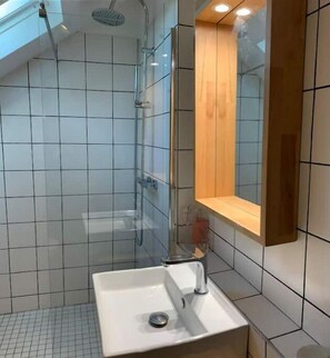 Dusch, hÄrtork, handdukar och tvÄl