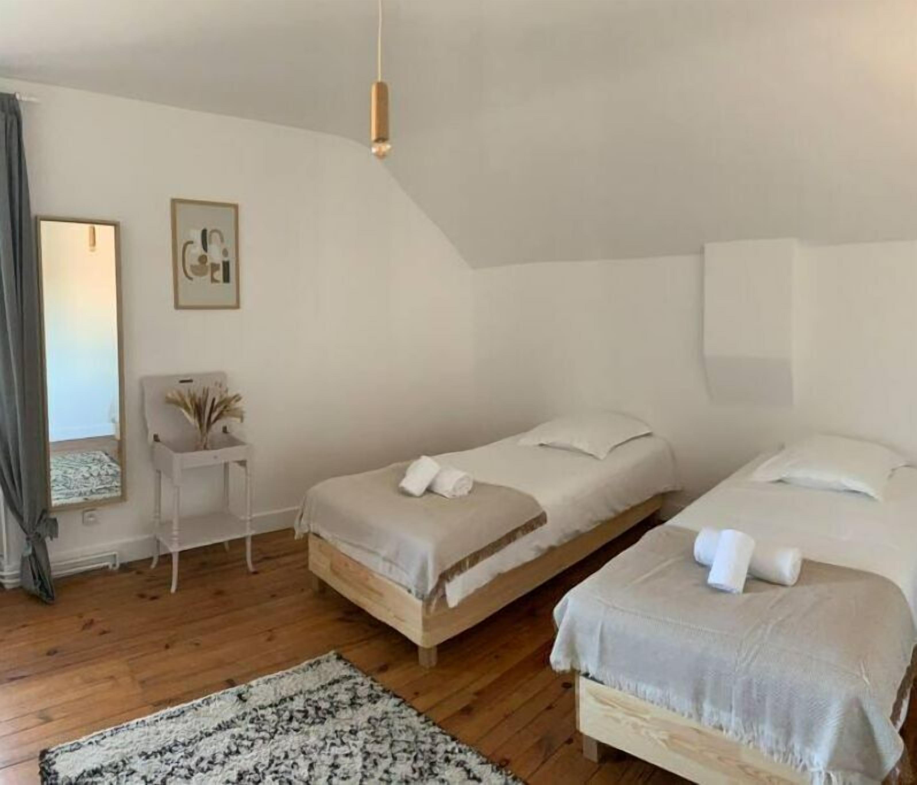 5 bedrooms, iron/ironing board, travel crib, free WiFi