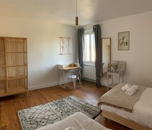 5 bedrooms, iron/ironing board, travel cot, free WiFi - « Maison Magnolia » Près de la Gare (Chasse-sur-Rhône)