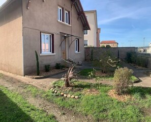 Exterior - « Maison Magnolia » Près de la Gare (Chasse-sur-Rhône)