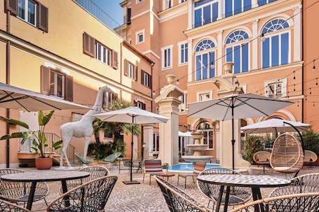 Courtyard. Jo&Joe Roma