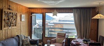 Cozy Ski Apartment for 6 with Balcony and Private Parking in Montgenèvre