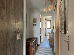 Interior - Cozy Ski Apartment for 6 with Balcony and Private Parking in Montgenèvre (Montgenèvre)