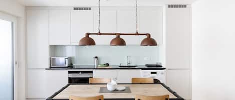 City Apartment | In-room dining