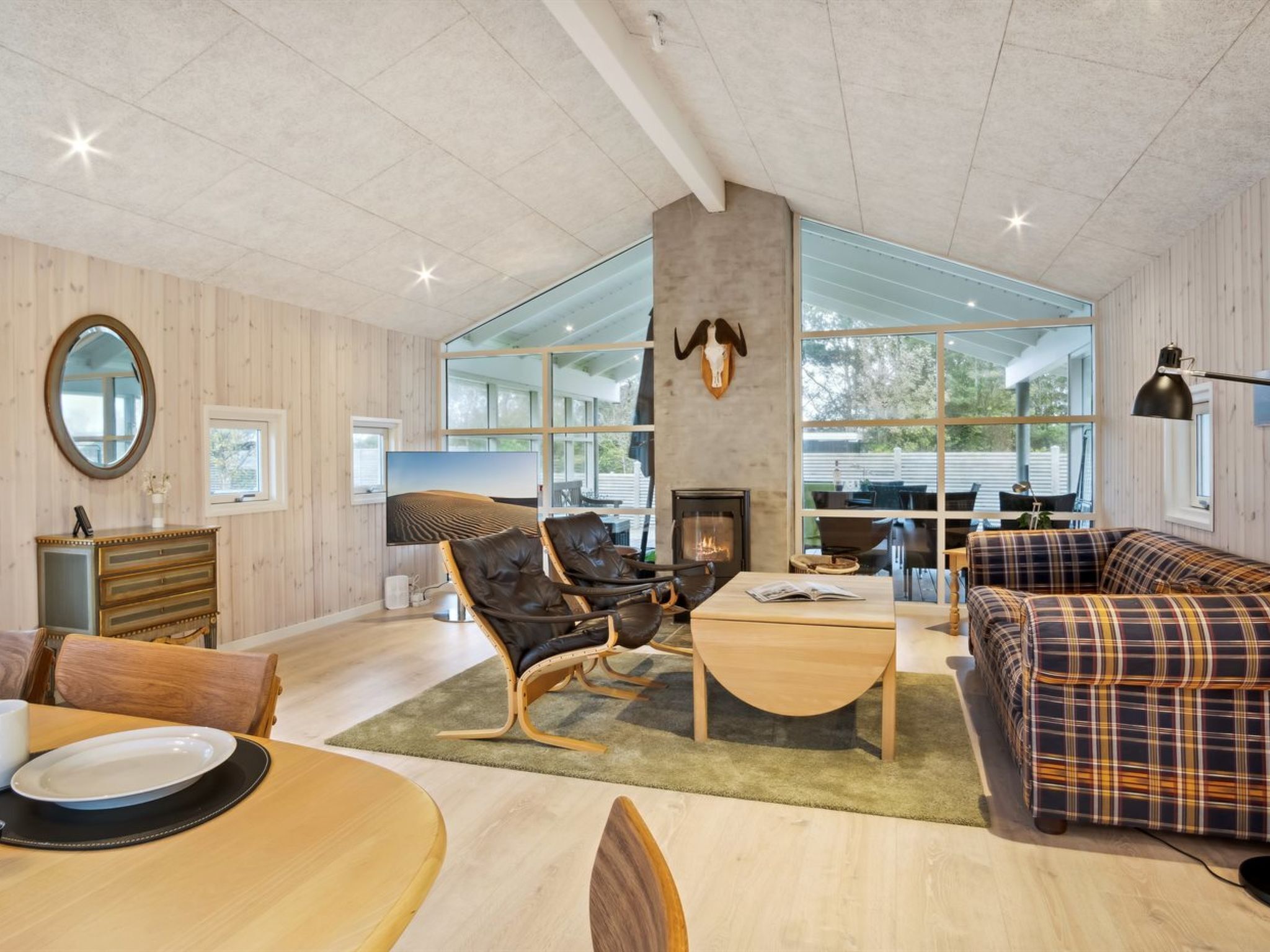 Télévision, cheminée