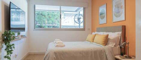 1 chambre, bureau, fer et planche à repasser, Wi-Fi