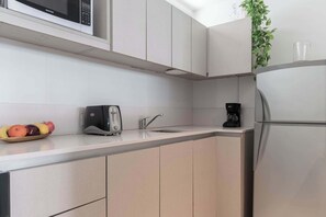 Microwave, coffee/tea maker, toaster, cookware/dishes/utensils - MOT + Paunero 2700 D - Loft Palermo Chico (Palermo Chico)