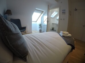 1 slaapkamer, een strijkplank/strijkijzer, gratis wifi, beddengoed