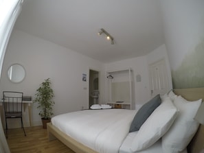 1 Schlafzimmer, Schreibtisch, Bügeleisen/Bügelbrett, kostenloses WLAN