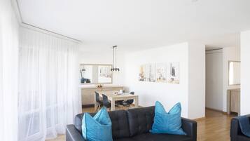 City Apartment | In-room dining