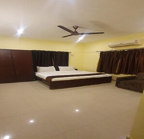 Deluxe Room | 1 bedroom, premium bedding, desk, free WiFi - Earth Hotel Vadapalani (Chennai)