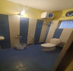 Bathroom - Earth Hotel Vadapalani (Chennai)