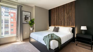 2 bedrooms, desk, iron/ironing board, travel crib