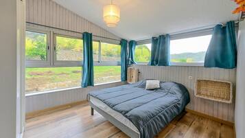 6 間睡房、可攜式嬰兒床、免費 Wi-Fi、床單