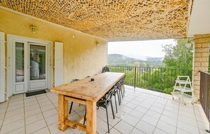 Outdoor dining - Beautiful apartment in Vallon pont d'arc (Vallon pont d'arc)