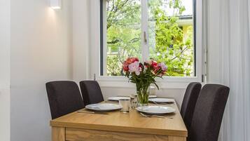 Studio Ville | Restauration dans la chambre