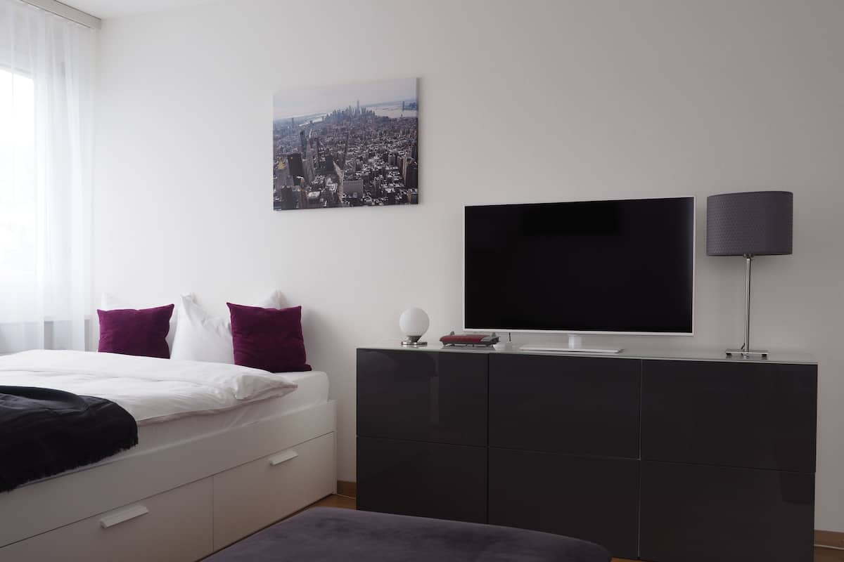 City Studio | Desk, laptop workspace, iron/ironing board, free WiFi