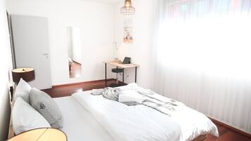 Comfort Apartment | Individually decorated, individually furnished, desk, iron/ironing board