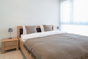 Individually decorated, individually furnished, desk, iron/ironing board - Nest - Bundesstrasse (Zug)