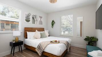 2 bedrooms, desk, iron/ironing board, WiFi