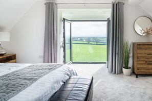 6 bedrooms, iron/ironing board, WiFi - Groeslon - Luxury cottages (Menai Bridge)