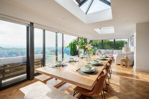 Dining - Groeslon - Luxury cottages (Menai Bridge)