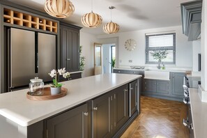 Fridge, oven, stovetop, dishwasher - Groeslon - Luxury cottages (Menai Bridge)