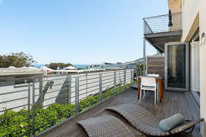 Apartment | Balcony - Caprice Court 6 (Cape Town)