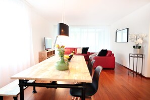 Leilighet – city | Spiseområde på rommet