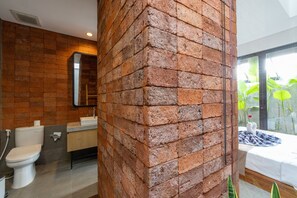 Villa Deluxe | Badrum | Hårtork och handdukar