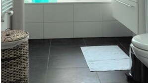 City Apartment | Bathroom | Combined shower/tub, rainfall showerhead, hair dryer, towels - Nest - Baarerstrasse 82 (Zug)