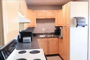 Apartamento estándar | Cocina privada | Frigorífico grande, microondas, horno y lavavajillas