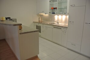 Leilighet – city | Eget kjøkken | Kjøleskap, mikrobølgeovn, ovn og kokeplater