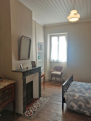 3 bedrooms, bed sheets