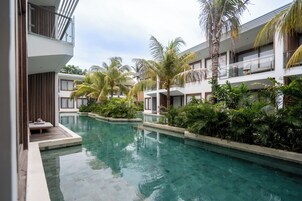 华丽客房, 使用泳池 (Deluxe Lagoon Pool Access) | 露台