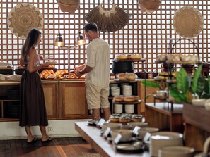 Daily cooked-to-order breakfast for a fee - Cocana Resort Gili Trawangan (Gili Trawangan)