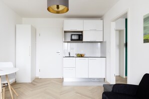 Apartamento junior | Cocina privada | Frigorífico grande, horno, placa de cocina y lavavajillas