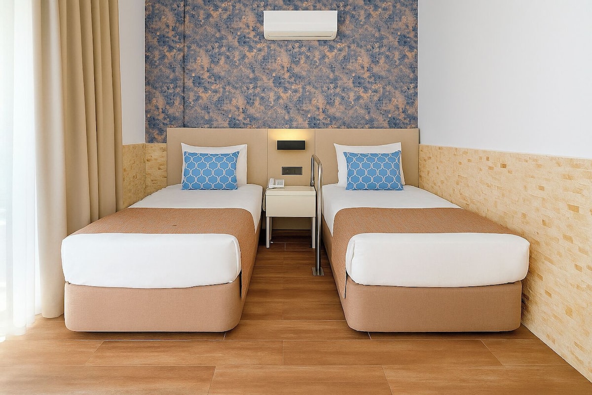 Minibar, in-room safe, laptop workspace, blackout drapes