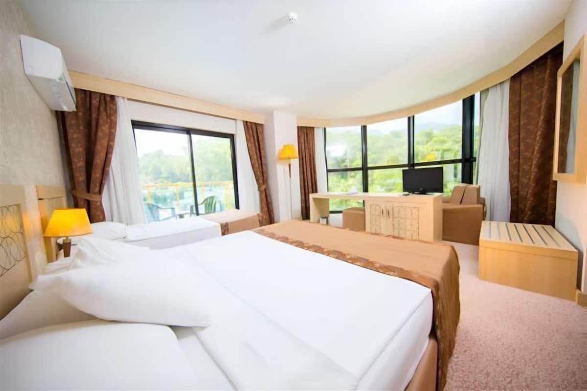 Premium bedding, minibar, in-room safe, laptop workspace