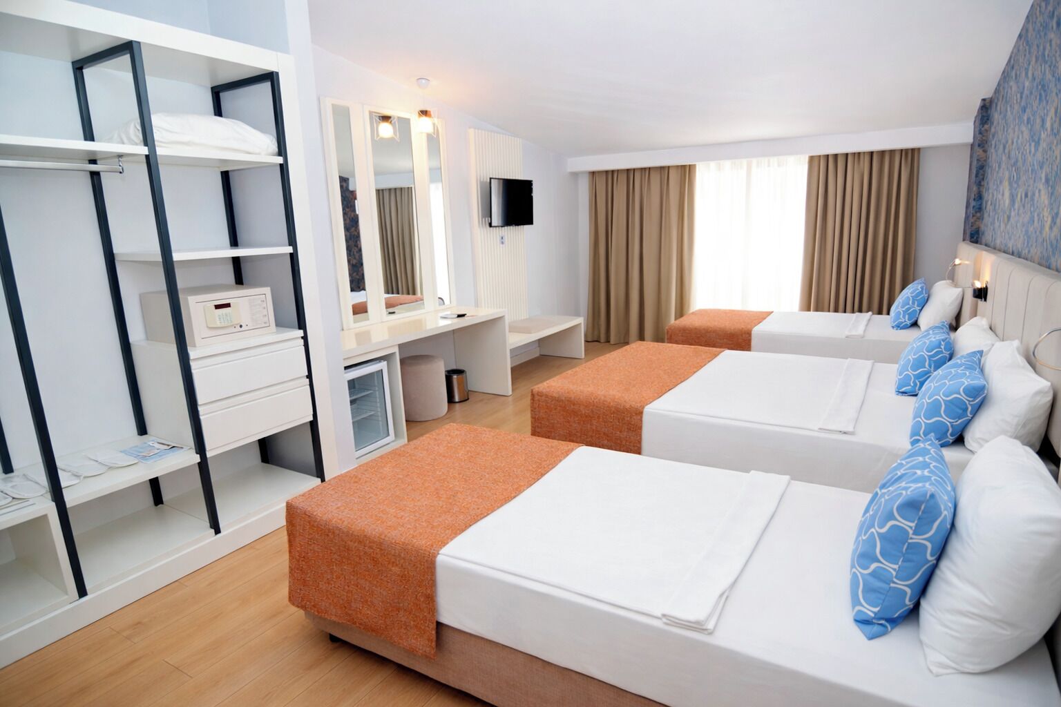 Standard Quadruple Room | Minibar, in-room safe, laptop workspace, blackout curtains