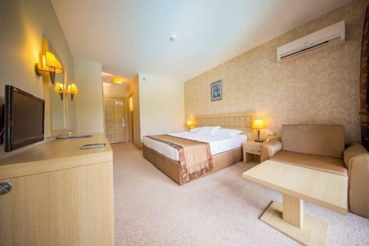Premium bedding, minibar, in-room safe, laptop workspace