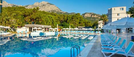 4 barer/lounger, 2 strandbarer og bassengbar