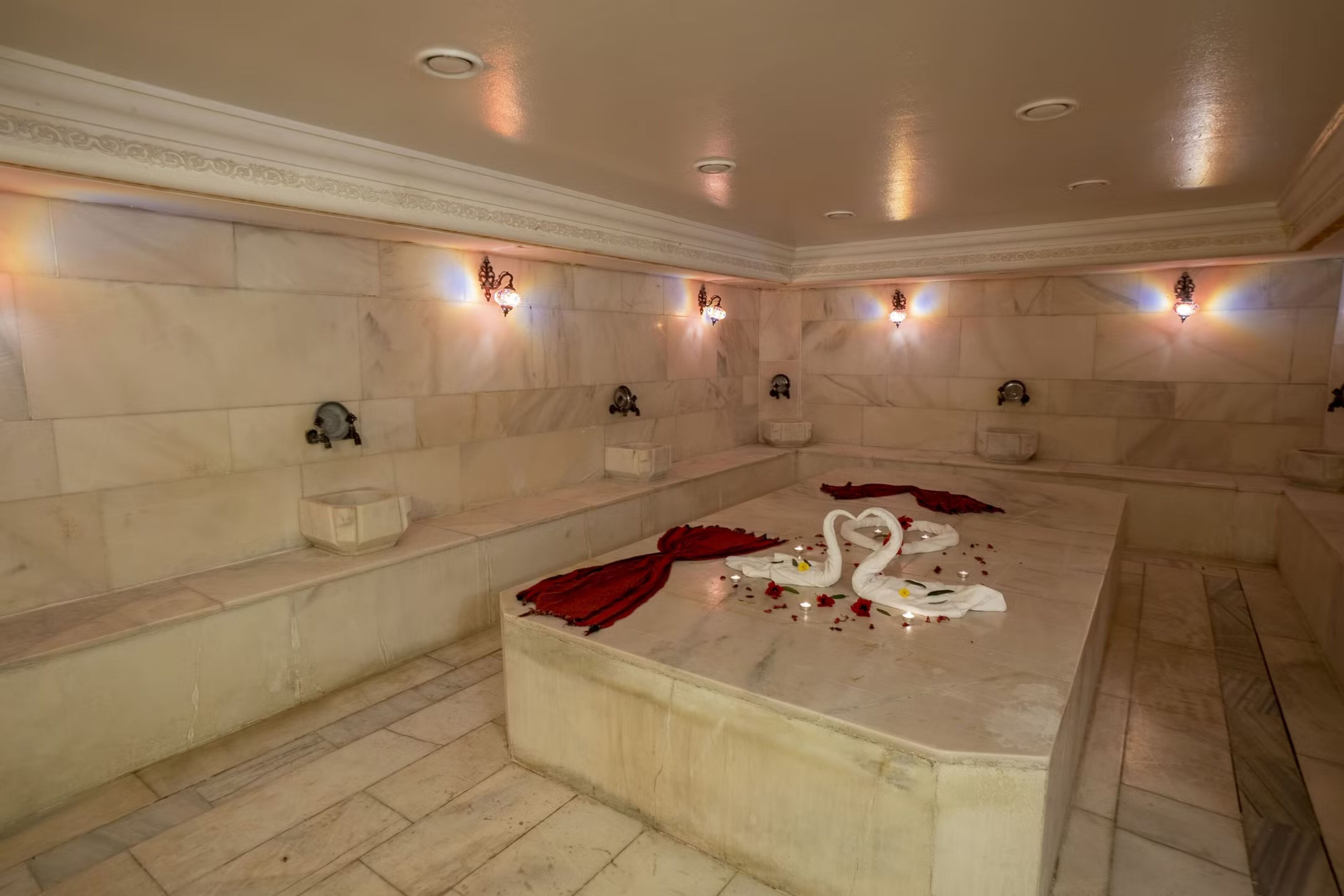 Sauna, baño de vapor, baño turco o hammam y tratamientos corporales 