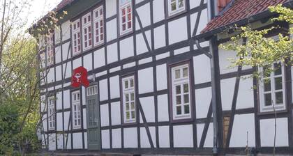 Gemütliche Ferienwohnung im Alten Pfarrhaus. Mit Gartenzugang und Sitzgruppe