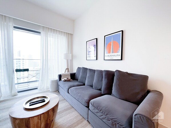 Apartment (1 Bedroom) | Living room - Luxury Burj Royale Modern Apt city view Balcony (Dubai)